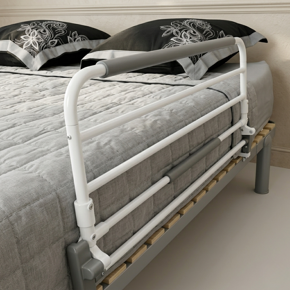 Detalle barandilla abatible Modulo instalada en cama